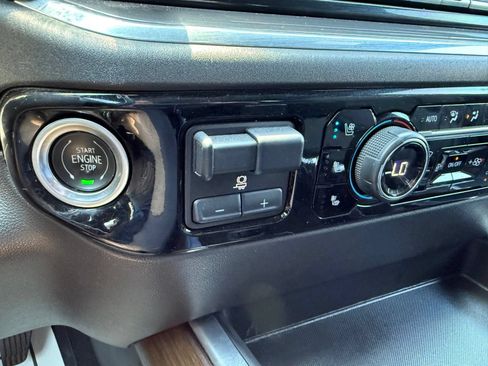 Used 2023 Chevrolet Silverado 1500 High Country w/ Technology Package AWD/4WD image 32