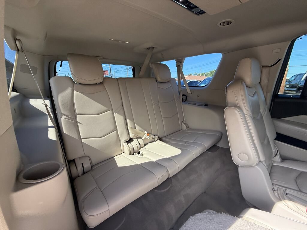 Used 2018 Cadillac Escalade ESV Premium Luxury w/ LPO, Radiant Package AWD/4WD image 28