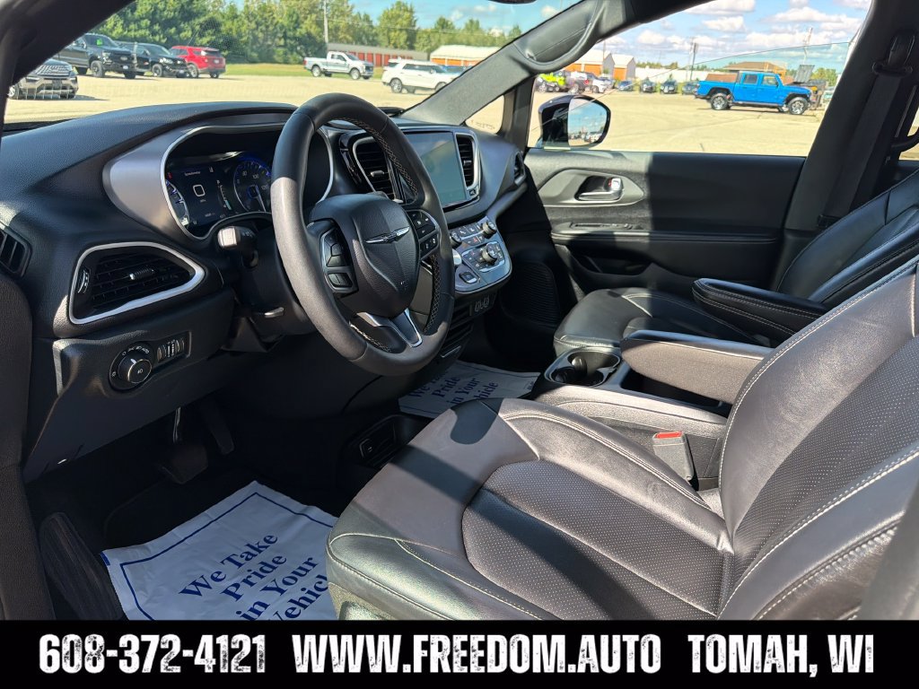 Used 2025 Chrysler Pacifica Select FWD image 22