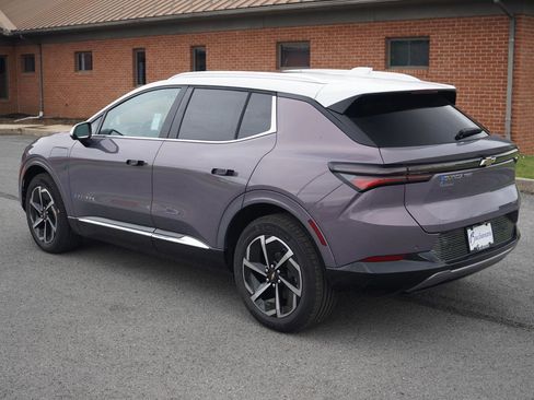 New 2025 Chevrolet Equinox EV LT image 6