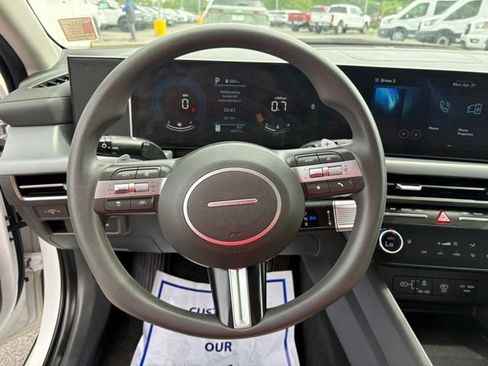Used 2025 Hyundai Sonata SEL FWD image 16