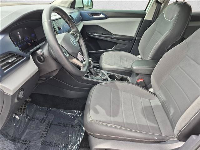 Used 2023 Volkswagen Taos SE w/ Panoramic Sunroof Package AWD/4WD image 16
