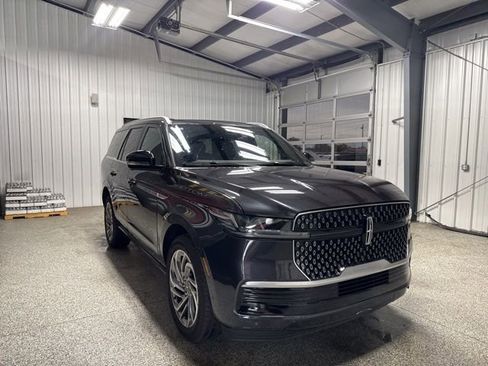 Used 2025 Lincoln Navigator Reserve AWD/4WD image 19