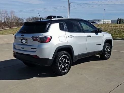 Used 2024 Jeep Compass Trailhawk image 8
