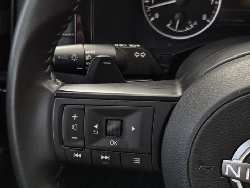 Certified 2025 Nissan Pathfinder SV image 26