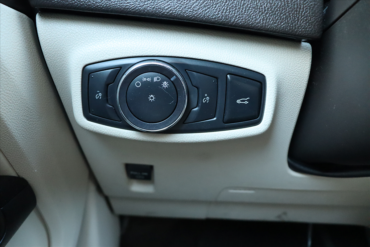 Used 2019 Lincoln MKC Select w/ Select Plus Package FWD image 28