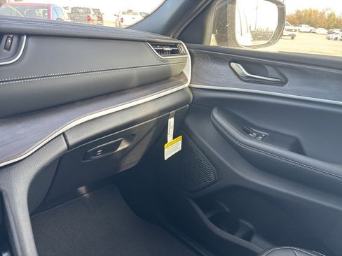 New 2025 Jeep Grand Cherokee L Limited image 20