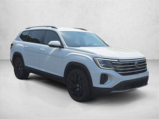 Used 2024 Volkswagen Atlas SE w/ Black Wheel Package FWD video 3