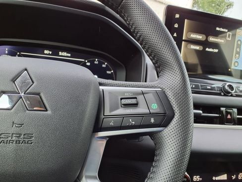 Used 2025 Mitsubishi Outlander SE FWD image 15