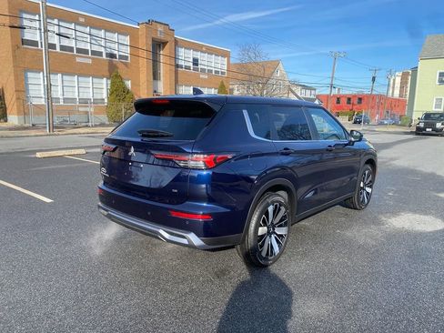 New 2025 Mitsubishi Outlander SE image 5