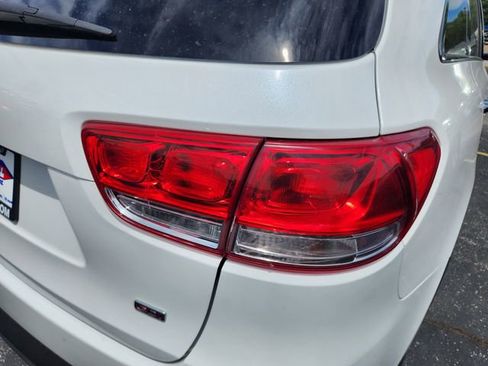 Used 2017 Kia Sorento FWD image 5