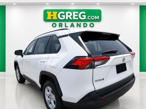 Used 2021 Toyota RAV4 XLE w/ Convenience Package FWD image 2
