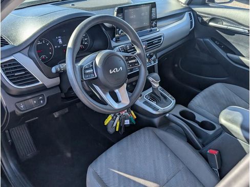 Used 2023 Kia Seltos LX image 12