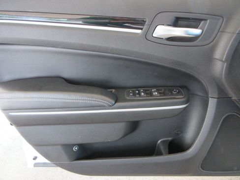 Used 2022 Chrysler 300 S RWD image 28