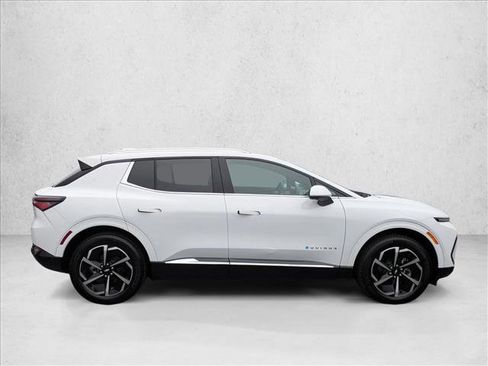 Used 2025 Chevrolet Equinox EV LT image 4