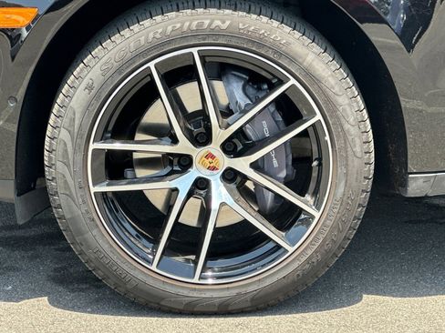 Certified 2023 Porsche Macan AWD/4WD image 27