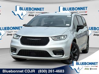 New 2026 Chrysler Pacifica Select w/ S Appearance Package FWD video 1