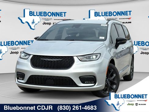 New 2026 Chrysler Pacifica Select w/ S Appearance Package FWD image 1
