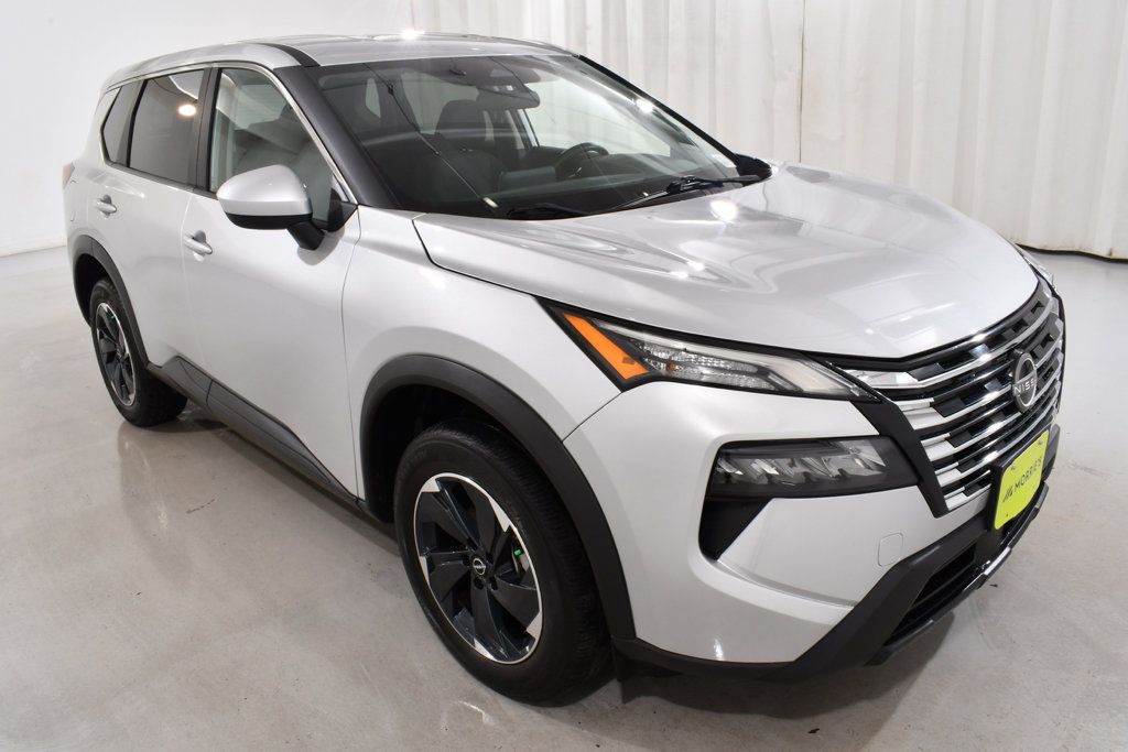 Used 2024 Nissan Rogue SV AWD/4WD image 5