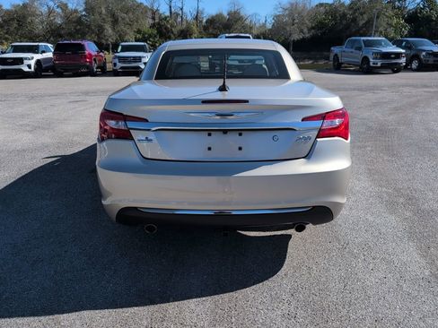 Used 2013 Chrysler 200 Limited image 4