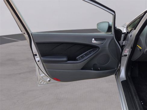 Used 2018 Kia Forte LX w/ LX Rear Camera Package image 10