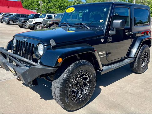 Used 2014 Jeep Wrangler Sahara w/ Connectivity Group AWD/4WD image 3