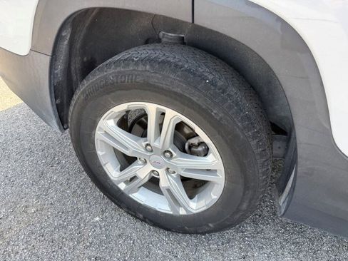 Used 2022 GMC Terrain SLE w/ Driver Convenience Package AWD/4WD image 9