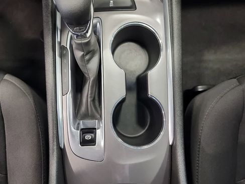 Used 2022 Chevrolet Malibu LT FWD image 17