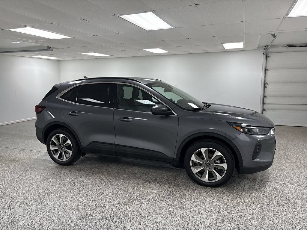 Used 2025 Ford Escape Platinum AWD/4WD image 1
