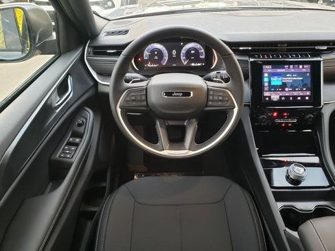 New 2025 Jeep Grand Cherokee 4WD image 9