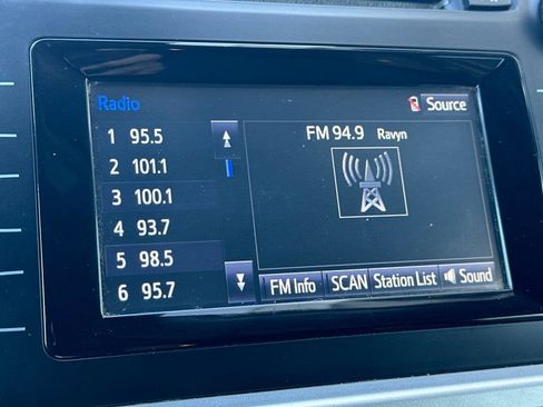 Used 2018 Toyota Highlander LE w/ Carpet Mat Package (TMS) image 18