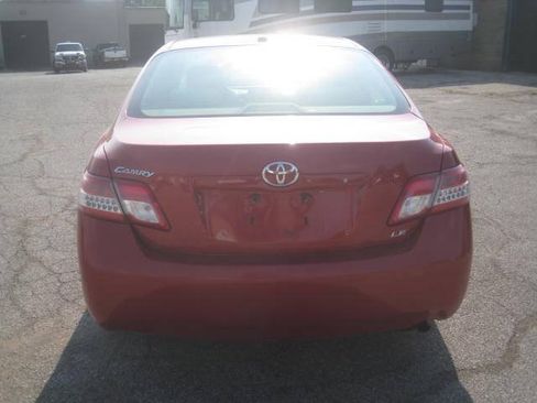 Used 2010 Toyota Camry LE FWD image 6