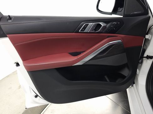 Used 2025 BMW X6 xDrive40i w/ Executive Package image 16