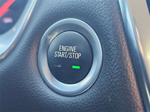 Used 2021 Chevrolet Traverse LT image 22