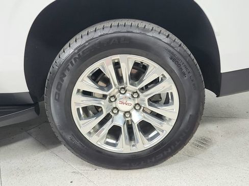 Used 2025 GMC Yukon XL Denali AWD/4WD image 52