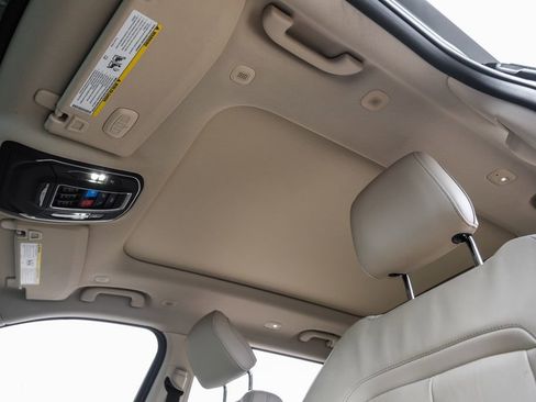 Used 2022 Jeep Grand Cherokee L Limited AWD/4WD image 9