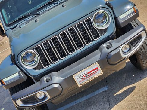 Certified 2025 Jeep Wrangler Sahara w/ Safety Group image 14