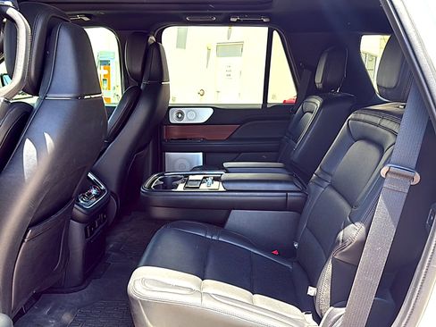 Used 2020 Lincoln Navigator Reserve w/ Equipment Group 208A Reserve AWD/4WD image 8
