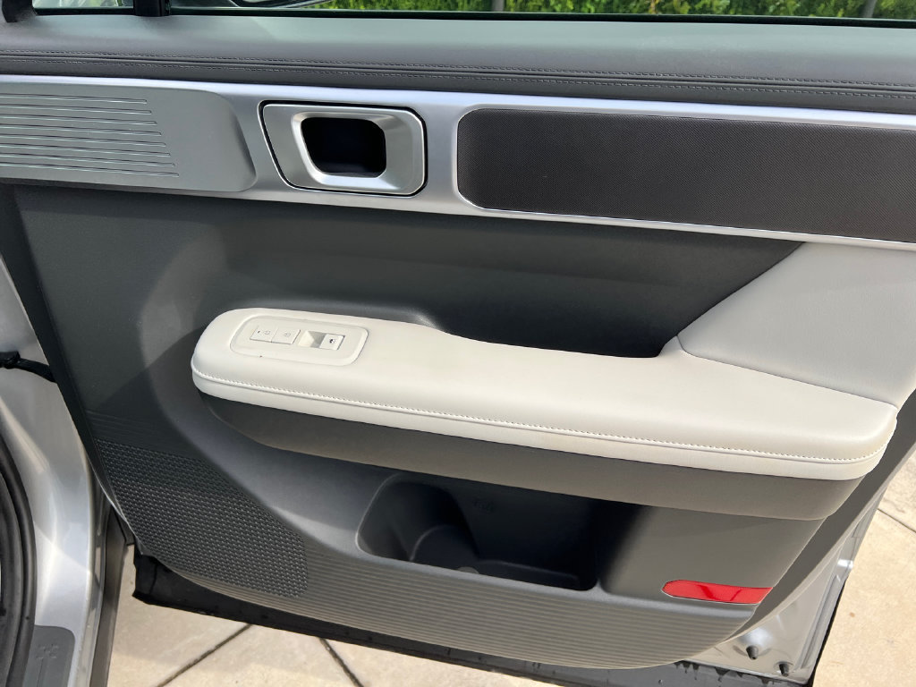 Used 2025 Hyundai Santa Fe SEL FWD image 6