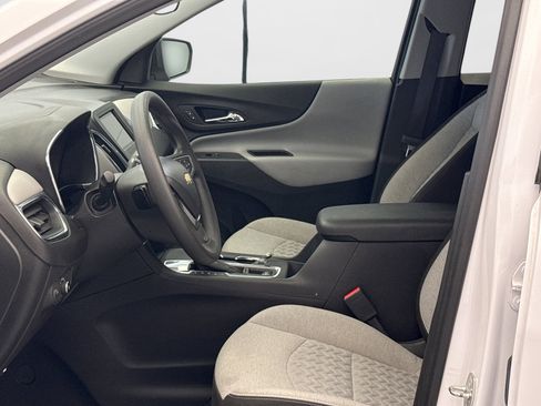 Used 2023 Chevrolet Equinox LS w/ LS Convenience Package FWD image 11