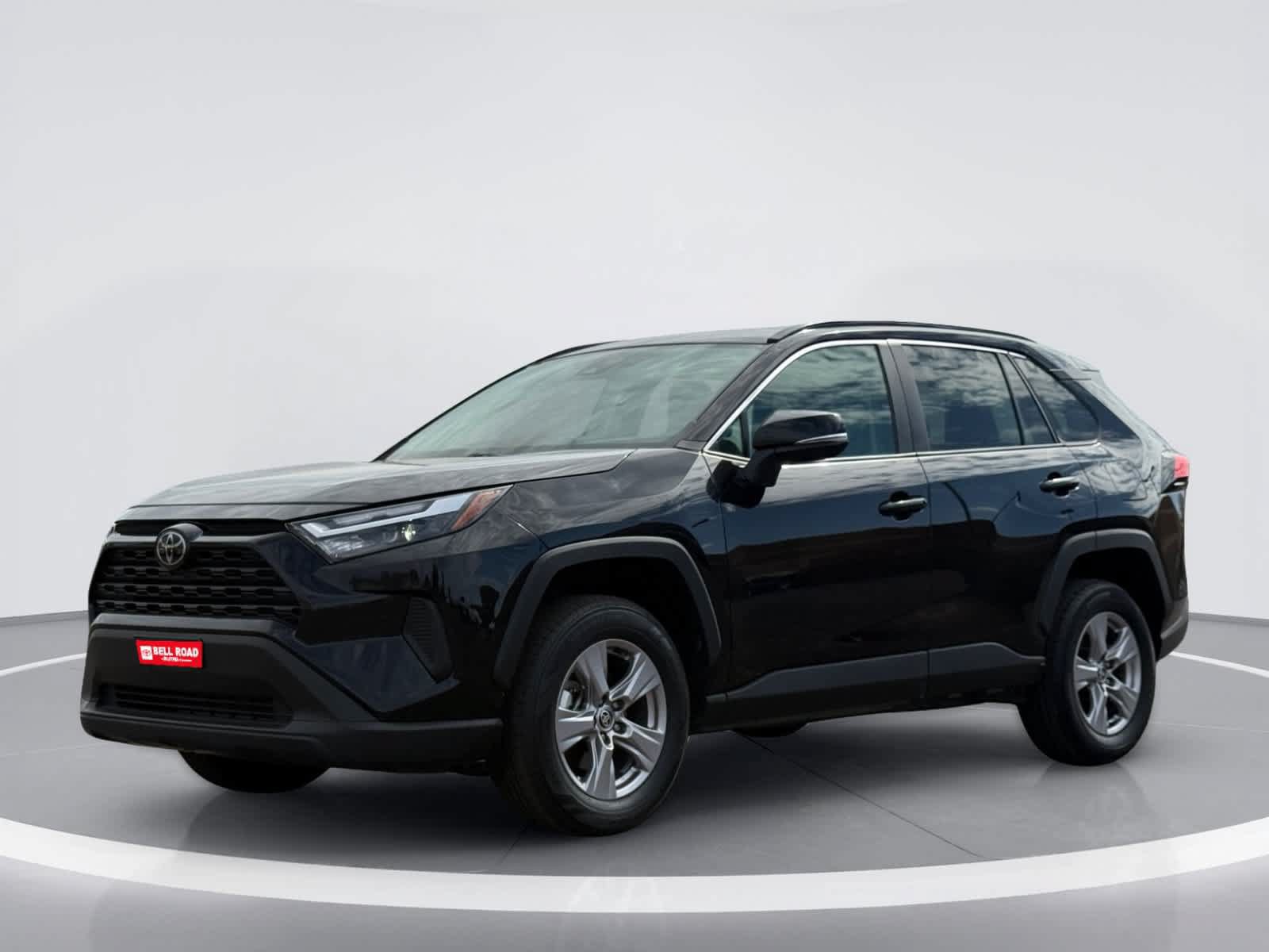 Used 2025 Toyota RAV4 XLE FWD image 2