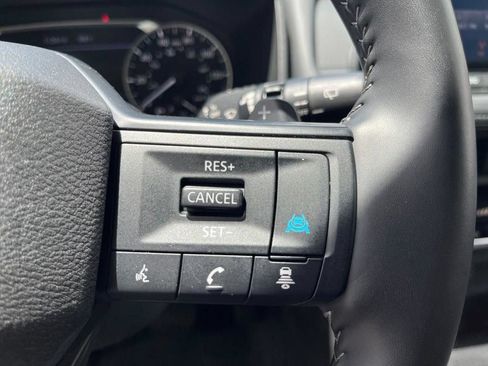 Used 2025 Nissan Rogue SV FWD image 17