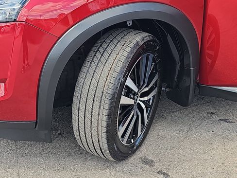 Used 2024 Nissan Pathfinder Platinum w/ Cargo Package image 34