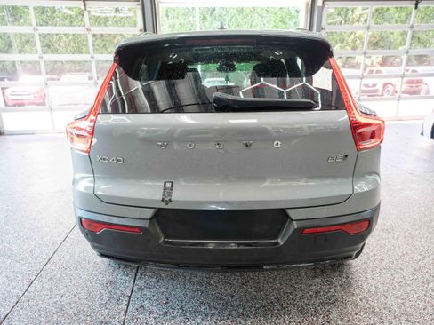 Used 2024 Volvo XC40 B5 Plus w/ Protection Package Premier AWD/4WD image 3