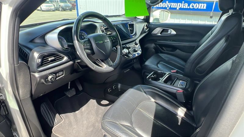 Used 2019 Chrysler Pacifica Touring-L w/ S Appearance Package FWD image 15