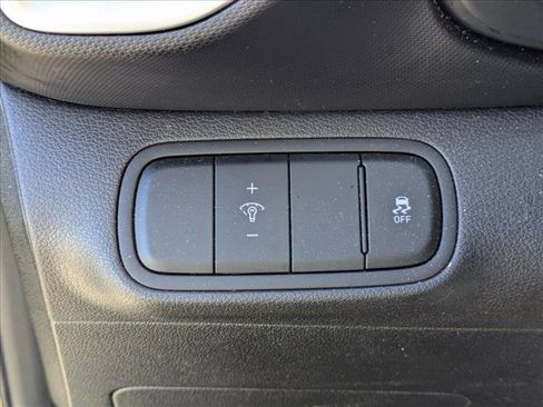 Used 2023 Hyundai Venue SEL FWD image 8