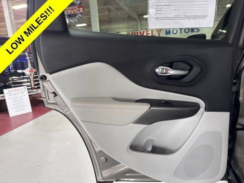 Used 2020 Jeep Cherokee Limited AWD/4WD image 23