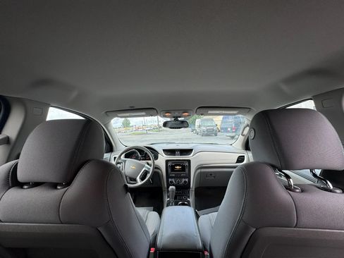 Used 2017 Chevrolet Traverse LT FWD image 16