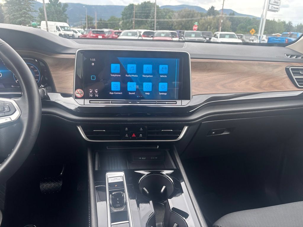 Used 2025 Volkswagen Atlas SE AWD/4WD image 15