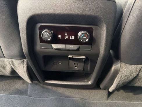 Used 2024 Chevrolet Traverse Z71 w/ Enhanced Driving Package image 22